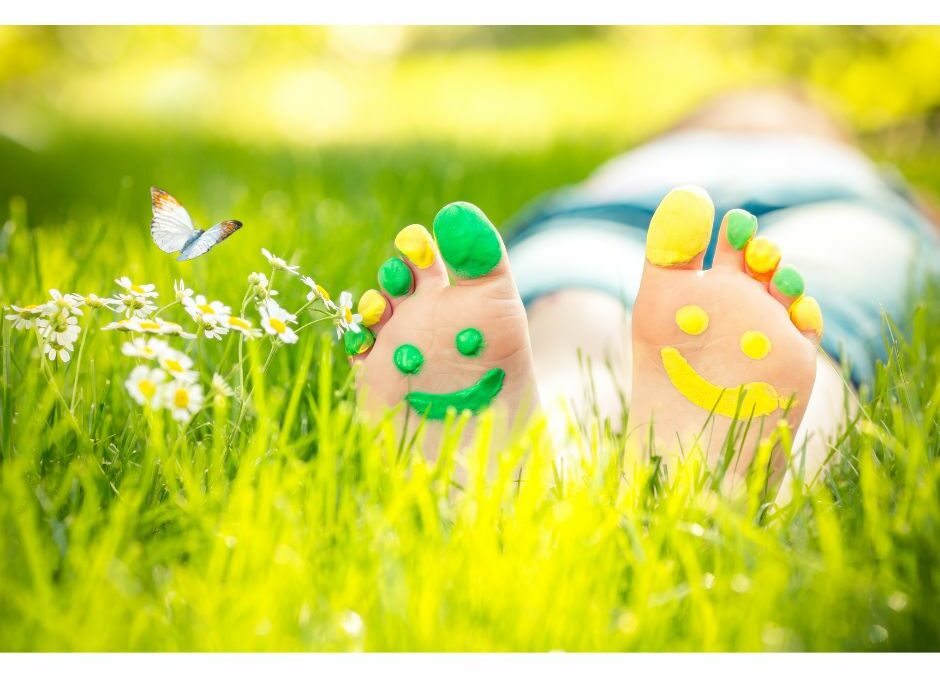 Szczęśliwe stopy, czyli 5 zabaw wspierających rozwój i buty dla dziecka